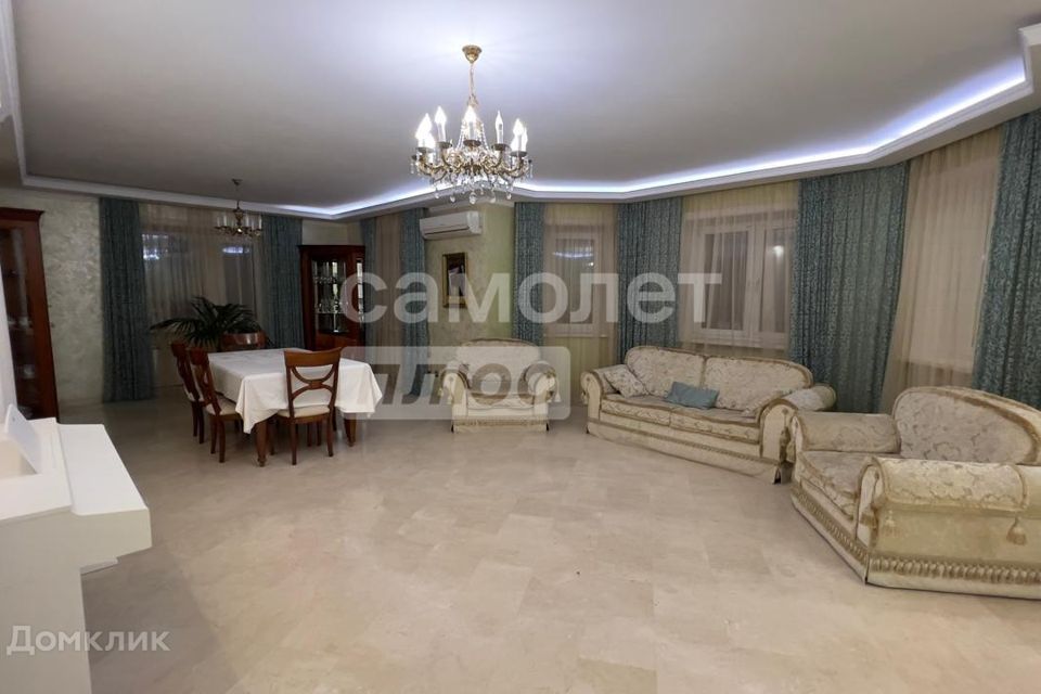 Продаётся 3-комнатная квартира, 171 м²