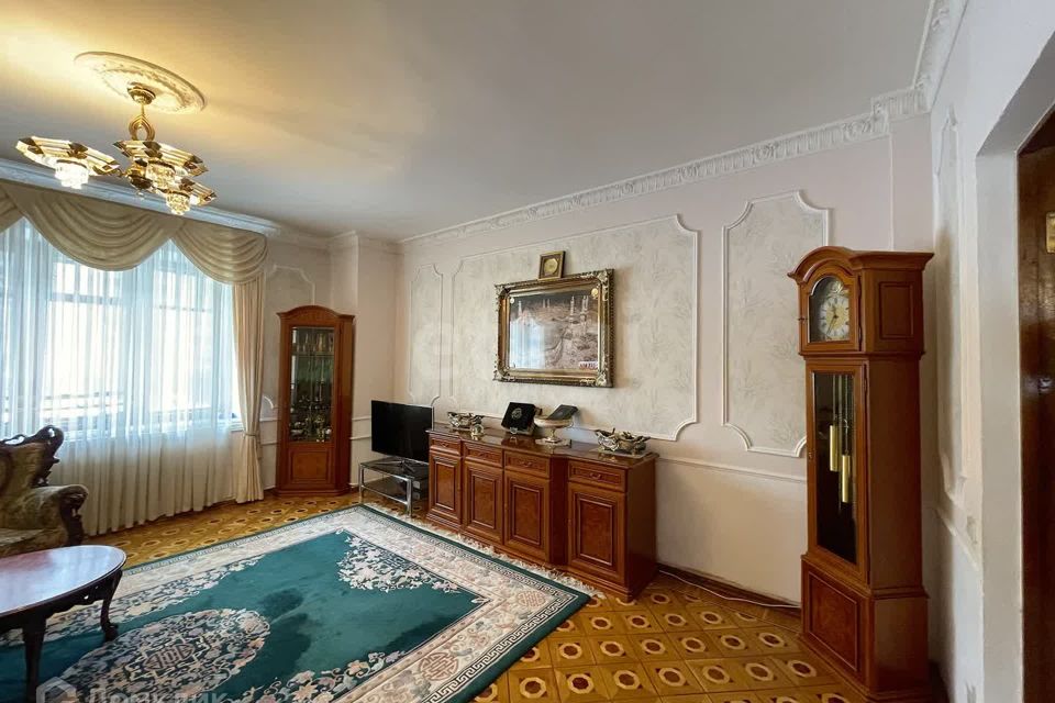 Продаётся 4-комнатная квартира, 156.5 м²