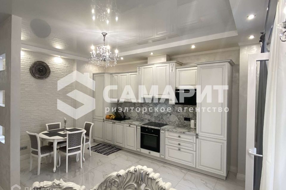 Продаётся 3-комнатная квартира, 100 м²