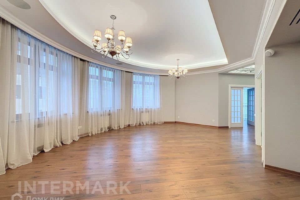 Сдаётся 5-комнатная квартира, 215 м²