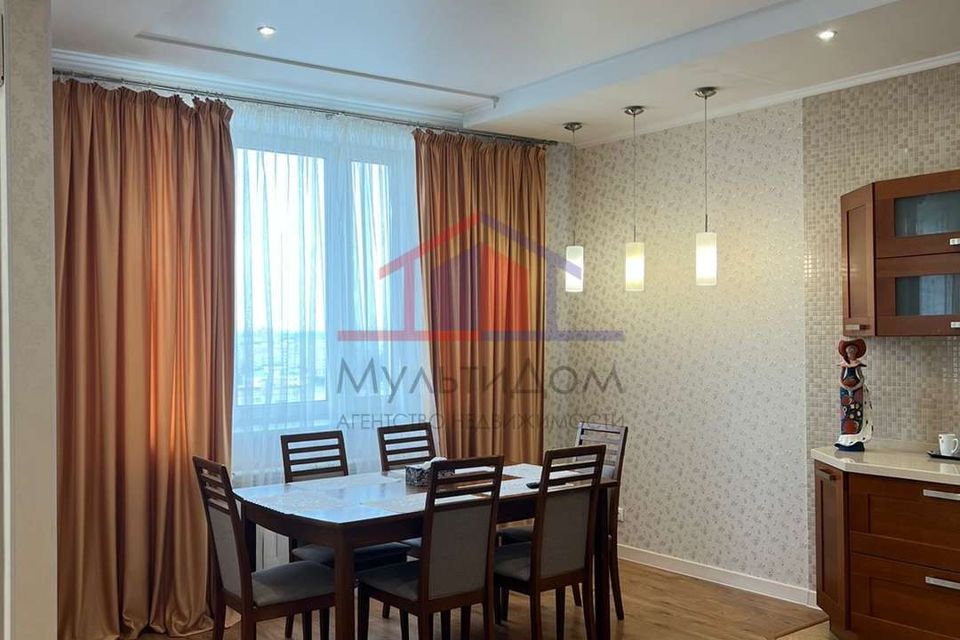 Продаётся 3-комнатная квартира, 130 м²
