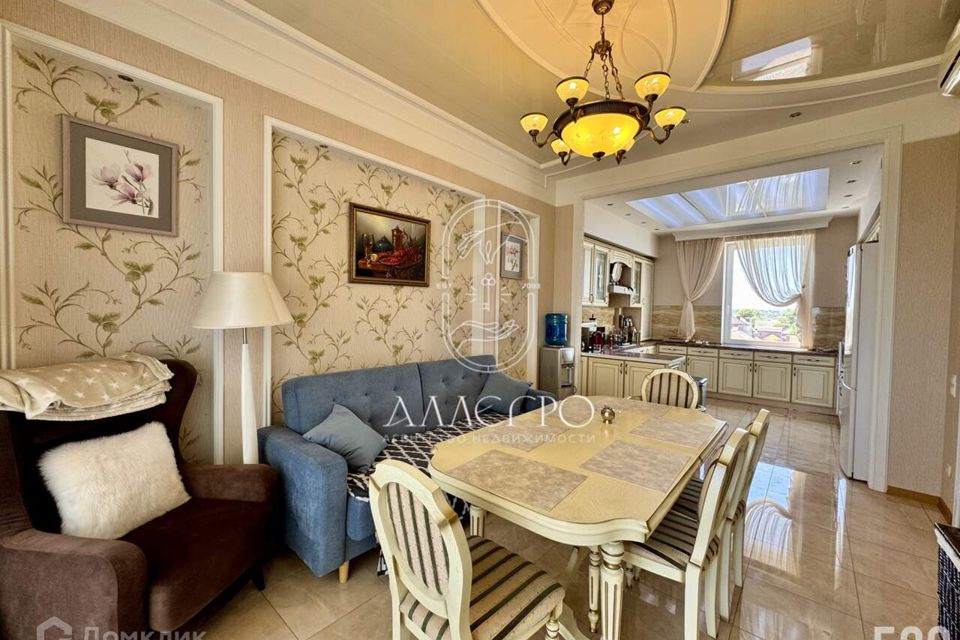 Сдаётся 4-комнатная квартира, 238 м²
