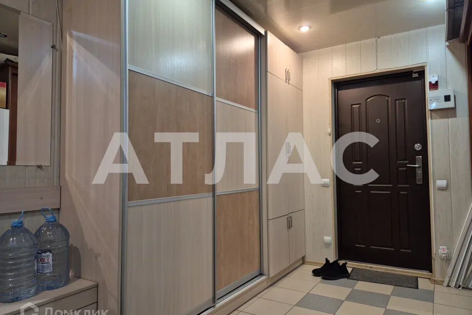 Продаётся 4-комнатная квартира, 108 м²