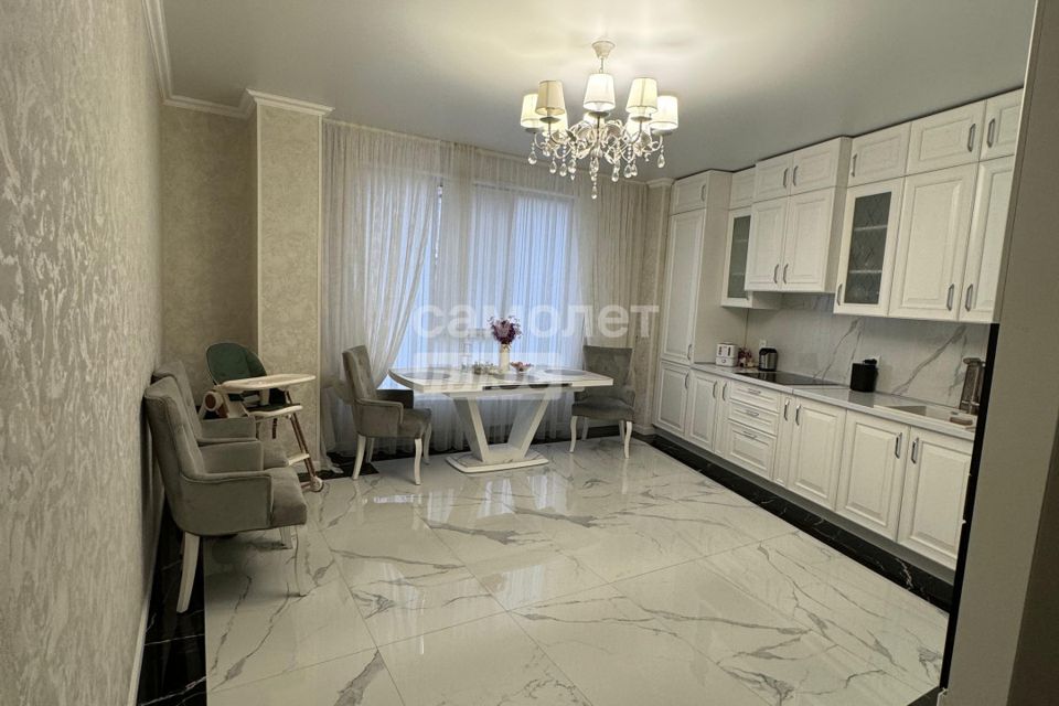 Продаётся 3-комнатная квартира, 120 м²