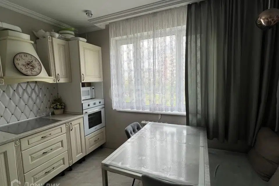 Продаётся 4-комнатная квартира, 100 м²