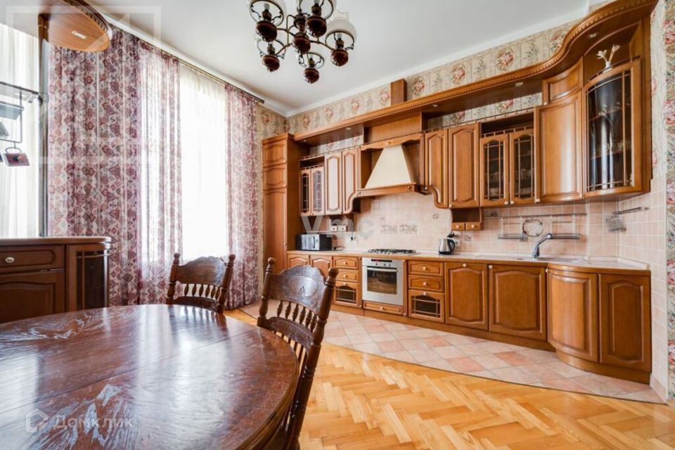 Сдаётся 5-комнатная квартира, 190 м²