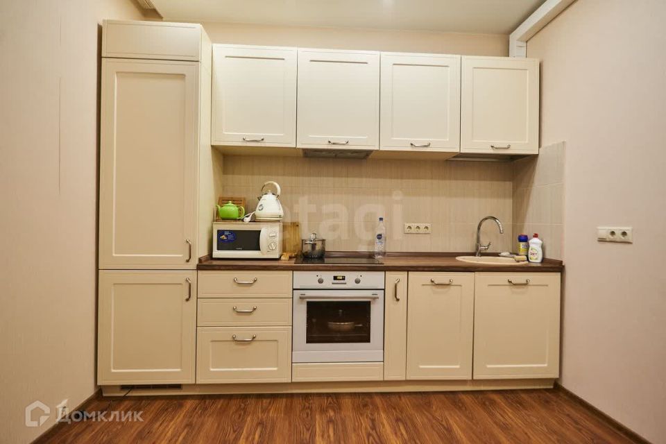 Продаётся 1-комнатная квартира, 42.1 м²