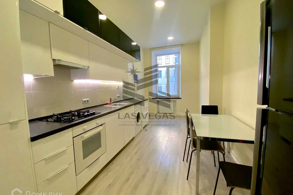 Сдаётся 4-комнатная квартира, 112 м²