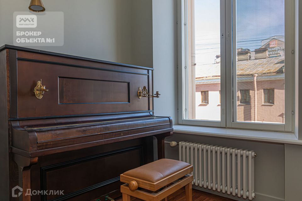 Продаётся 6-комнатная квартира, 217.3 м²