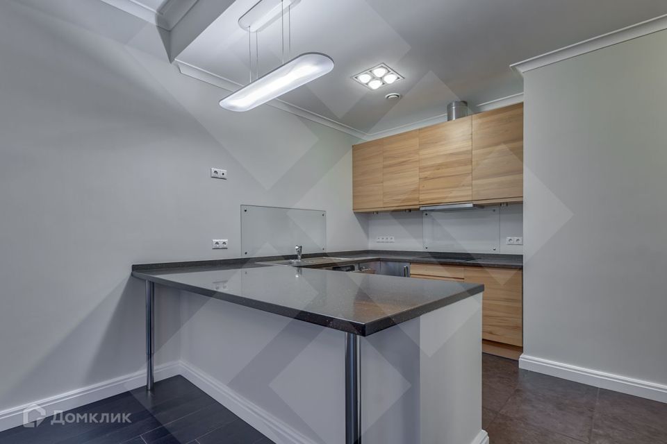 Сдаётся 3-комнатная квартира, 140 м²