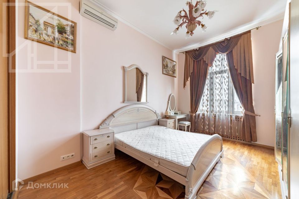 Сдаётся 4-комнатная квартира, 160 м²