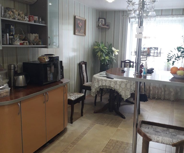 Продаётся 4-комнатная квартира, 88.3 м²