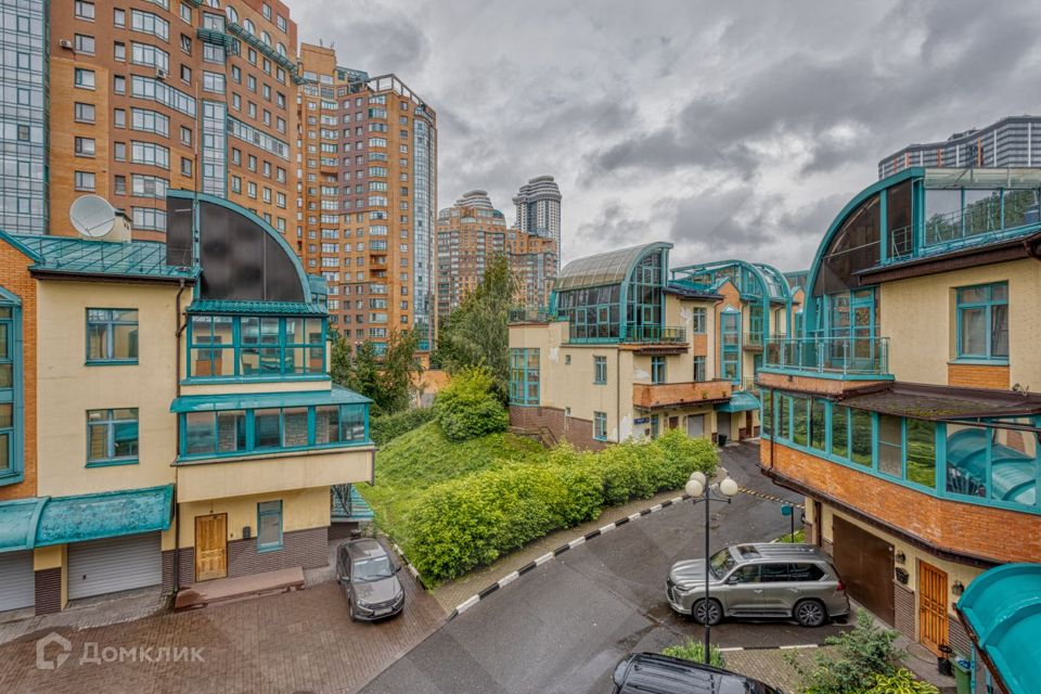 Сдаётся 6-комнатная квартира, 325 м²