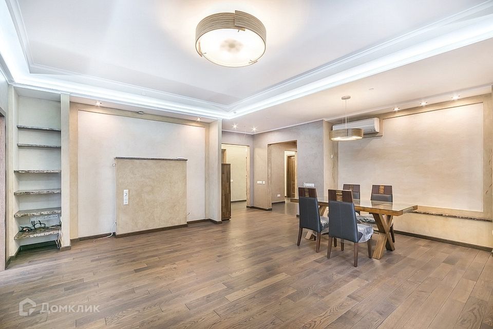 Продаётся 4-комнатная квартира, 155 м²