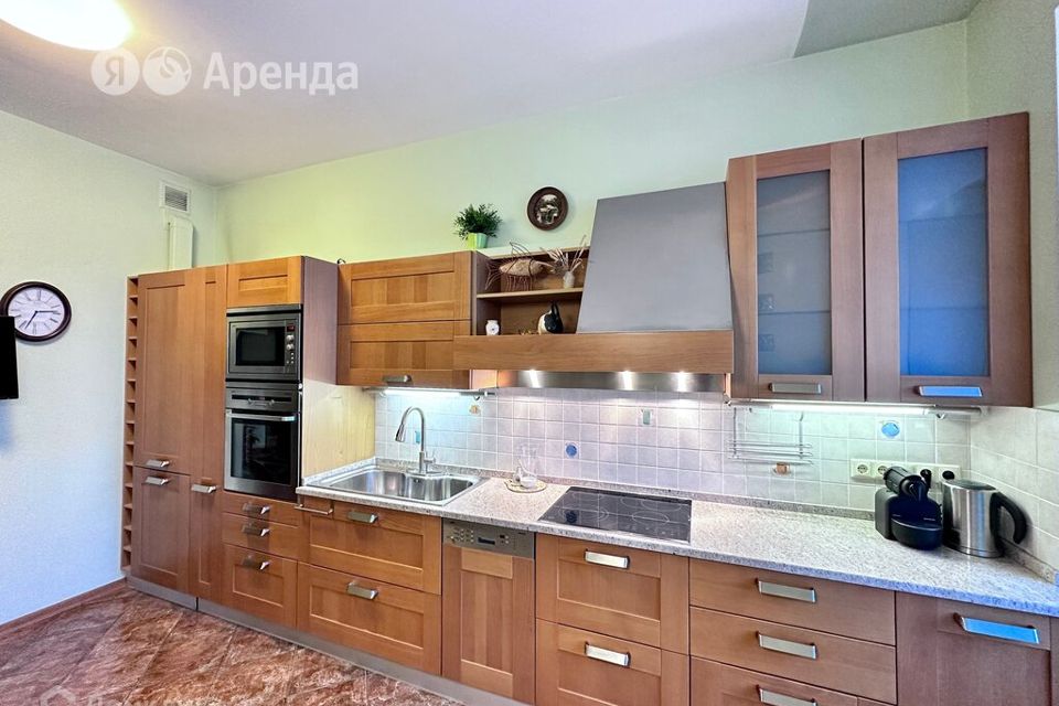 Сдаётся 2-комнатная квартира, 90 м²