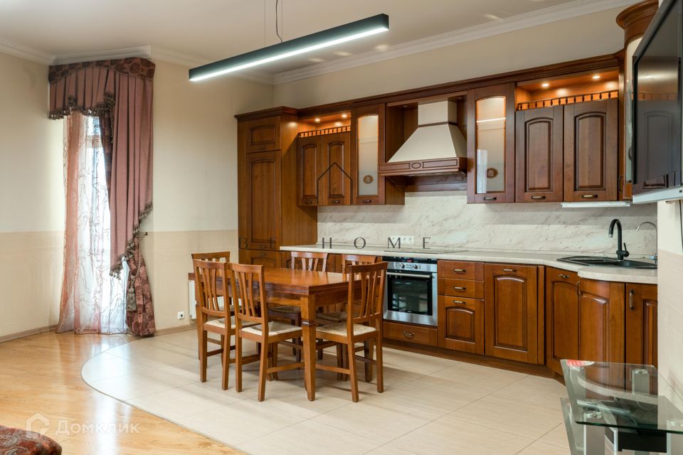 Сдаётся 3-комнатная квартира, 131 м²