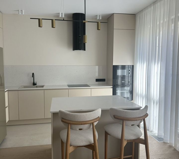 Сдаётся 4-комнатная квартира, 161 м²