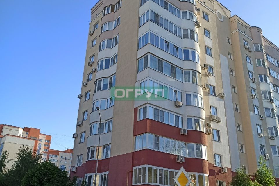 Продаётся 3-комнатная квартира, 135 м²