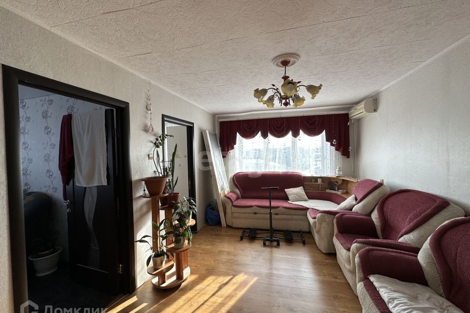 Продаётся 4-комнатная квартира, 63.4 м²