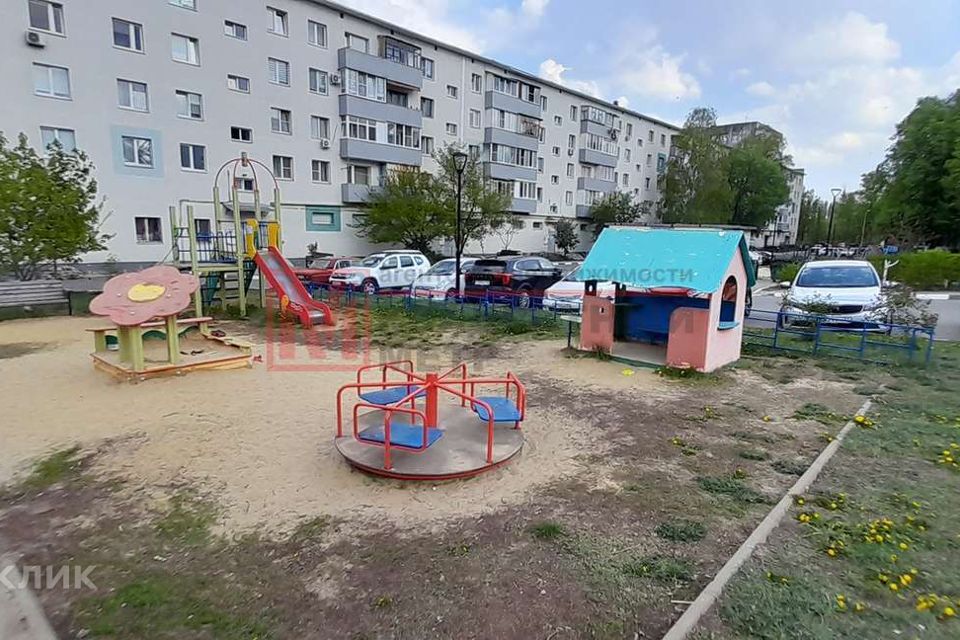 Продаётся 4-комнатная квартира, 61 м²