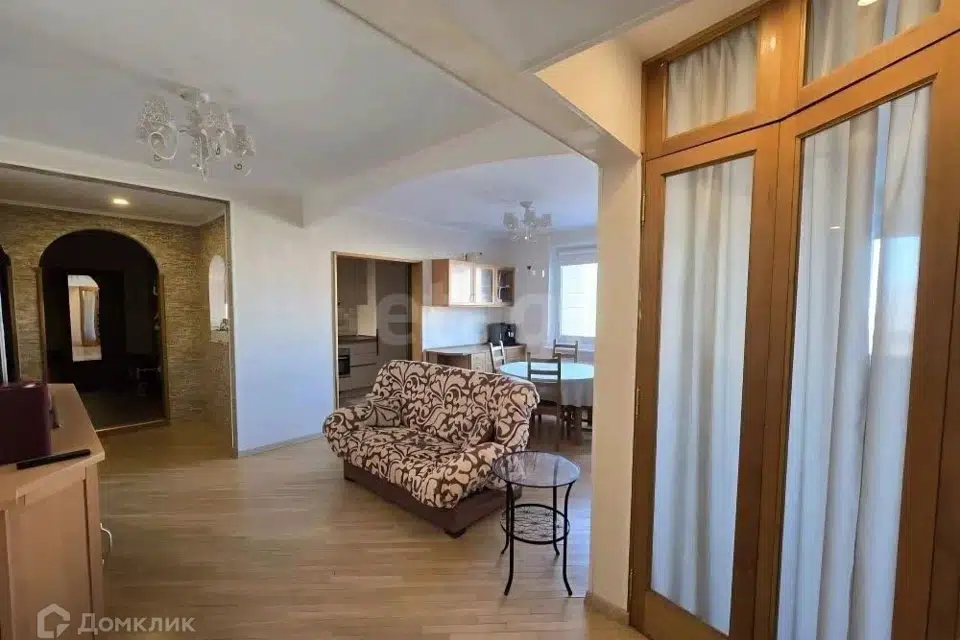 Продаётся 5-комнатная квартира, 113.9 м²