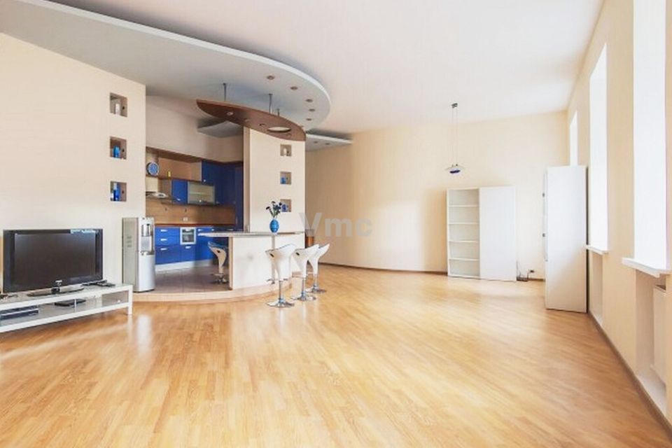 Сдаётся 4-комнатная квартира, 180 м²