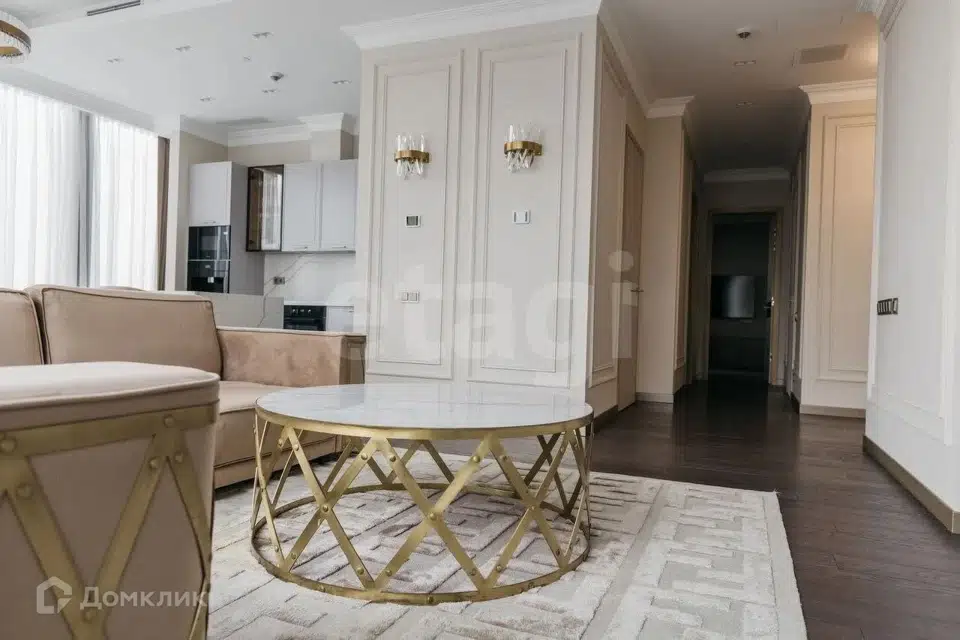 Продаётся 4-комнатная квартира, 159 м²
