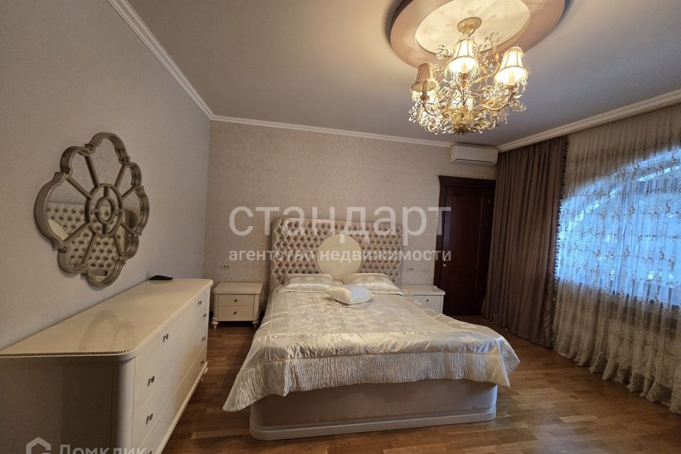 Сдаётся 3-комнатная квартира, 206 м²