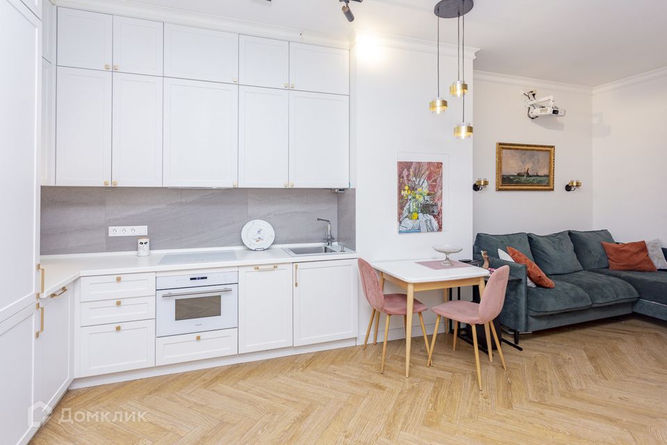 Продаётся 4-комнатная квартира, 65.4 м²