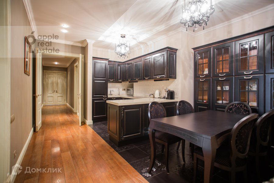 Продаётся 4-комнатная квартира, 145 м²