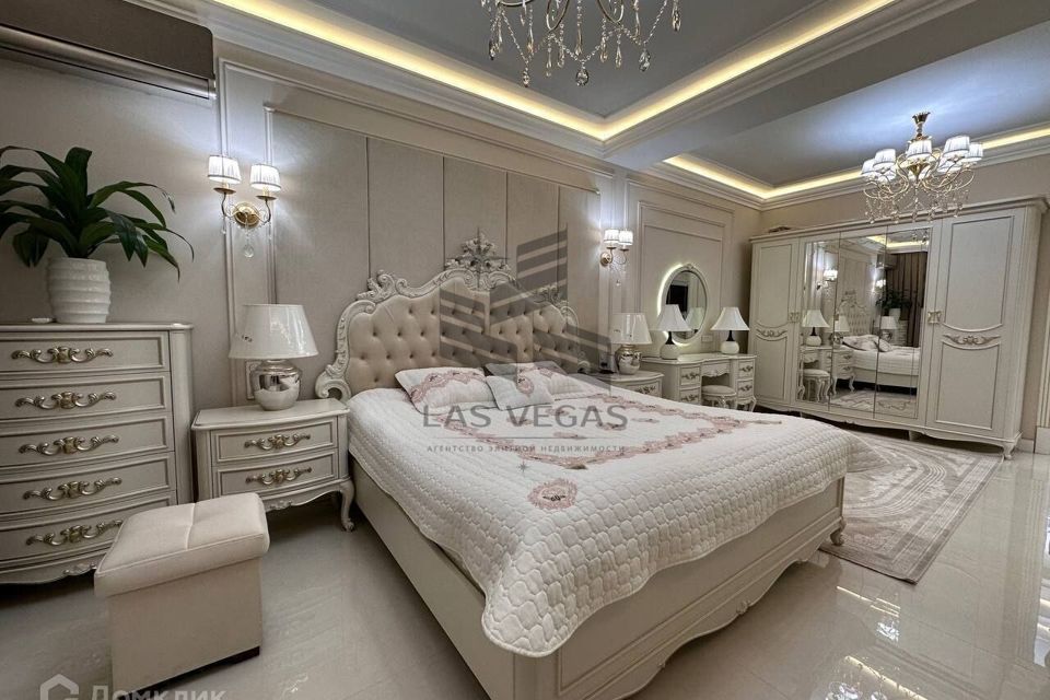 Сдаётся 3-комнатная квартира, 210 м²