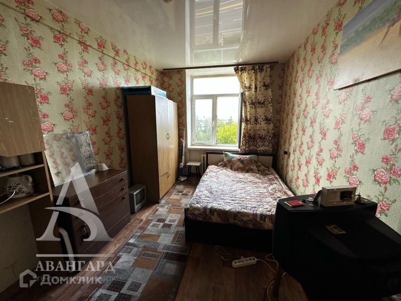 Продаётся комната в 3-комн. квартире, 14.1 м²