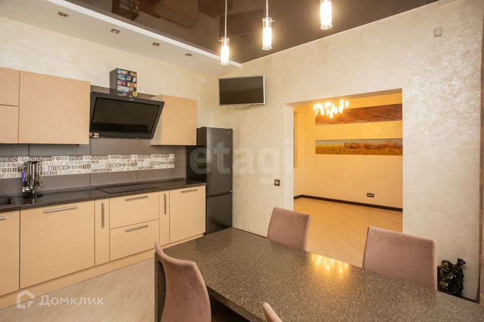 Продаётся 3-комнатная квартира, 105 м²