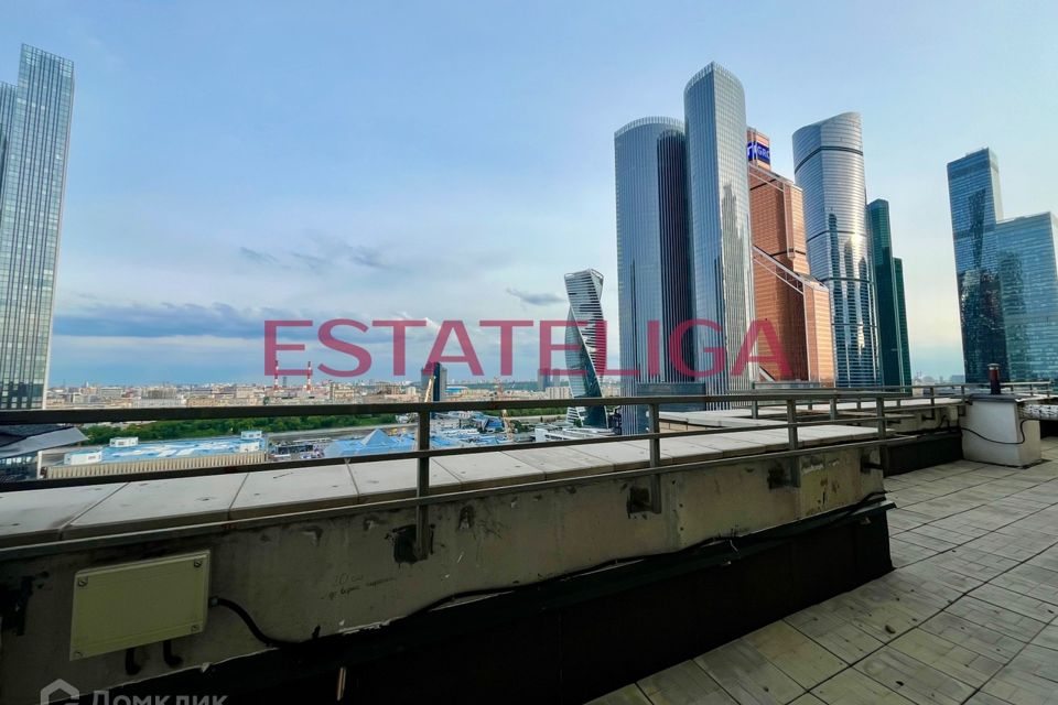 Продаётся 4-комнатная квартира, 227 м²