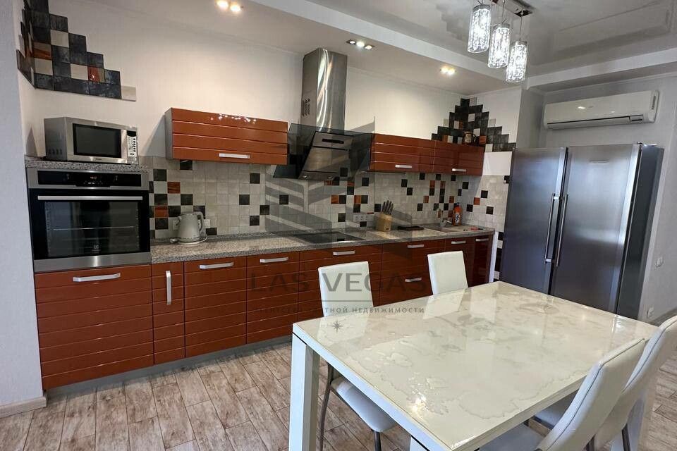 Сдаётся 2-комнатная квартира, 96 м²