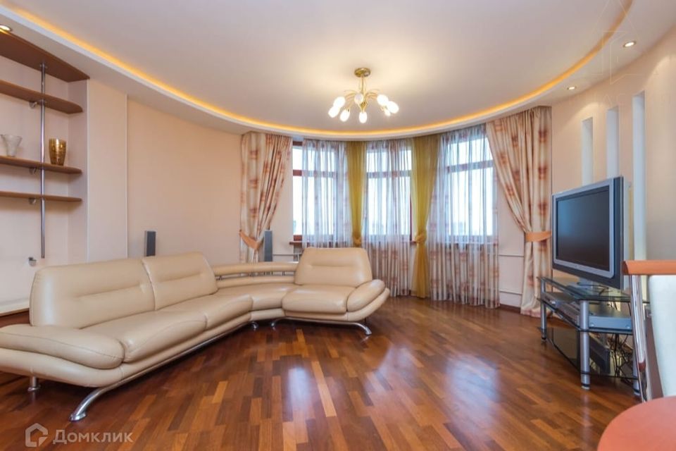 Продаётся 3-комнатная квартира, 111.8 м²