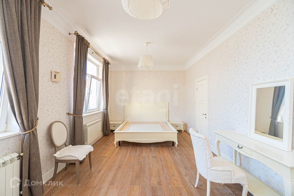 Продаётся 3-комнатная квартира, 122 м²