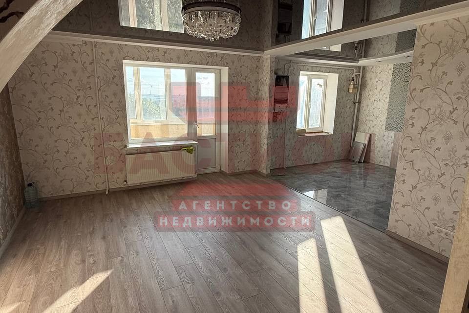 Продаётся 4-комнатная квартира, 90 м²