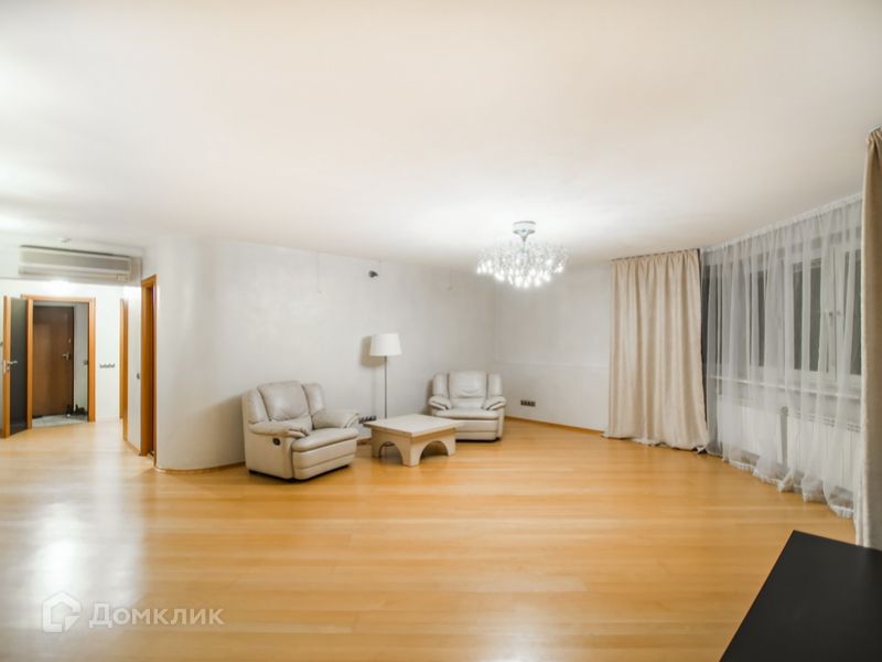 Сдаётся 5-комнатная квартира, 200 м²