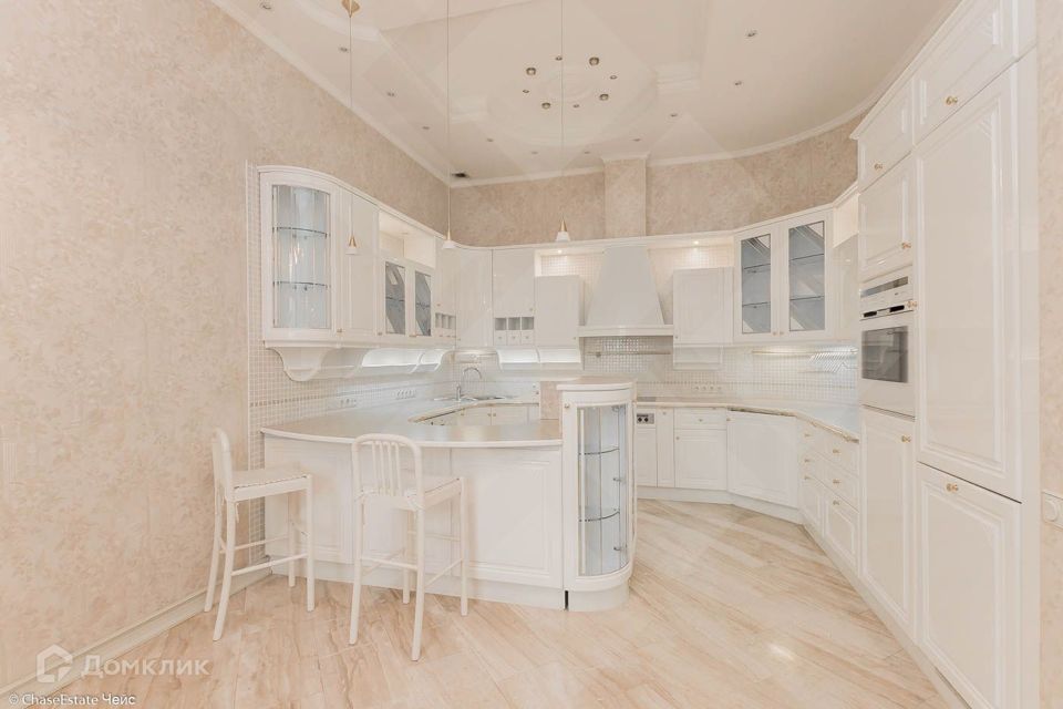 Сдаётся 4-комнатная квартира, 150 м²