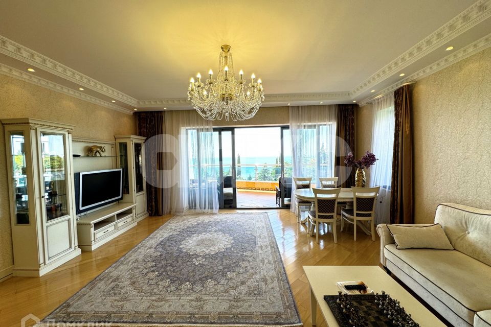 Продаётся 3-комнатная квартира, 175 м²