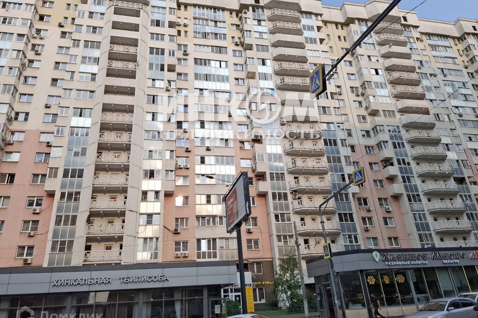 Продаётся 3-комнатная квартира, 123.3 м²