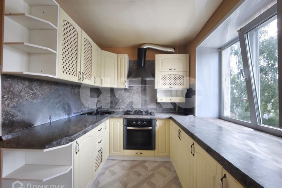 Продаётся 4-комнатная квартира, 63.8 м²