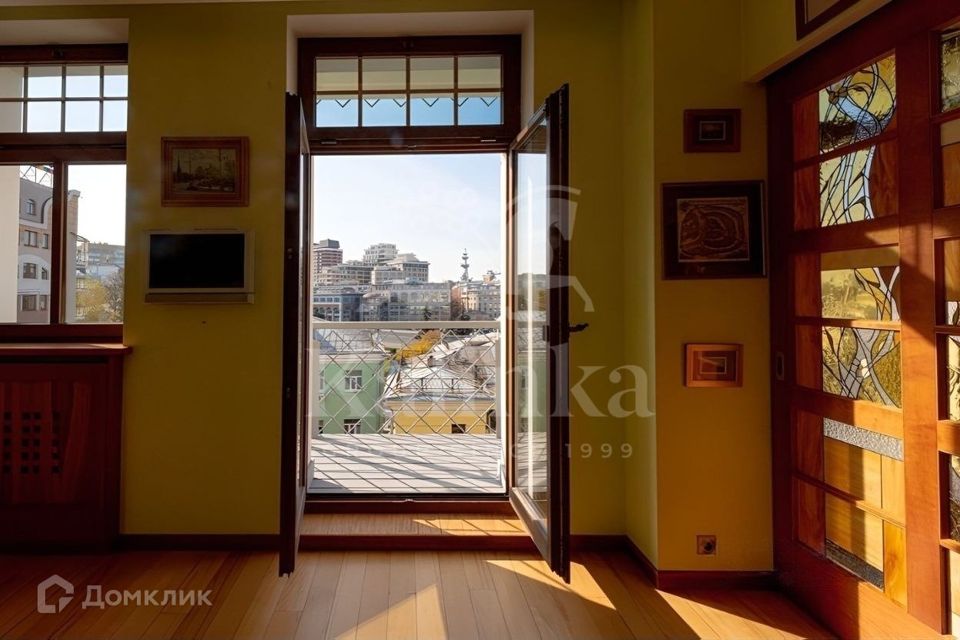 Продаётся 5-комнатная квартира, 240 м²
