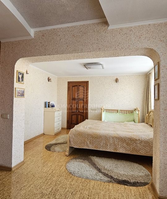 Продаётся 5-комнатная квартира, 173 м²