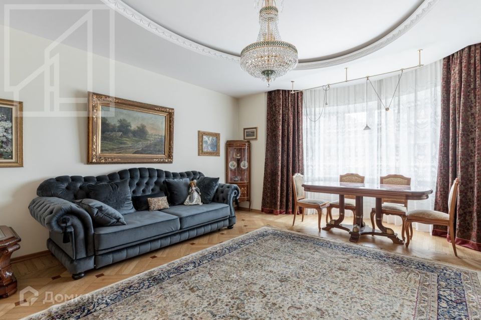 Сдаётся 4-комнатная квартира, 180 м²