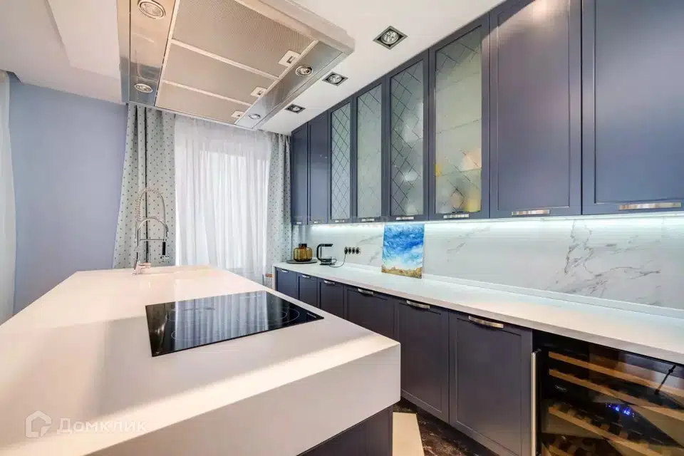 Продаётся 3-комнатная квартира, 135.7 м²