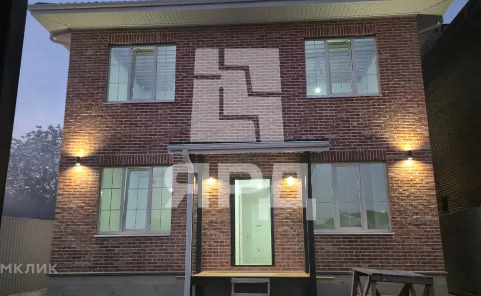 Продаётся 3-этажный дом, 190 м²