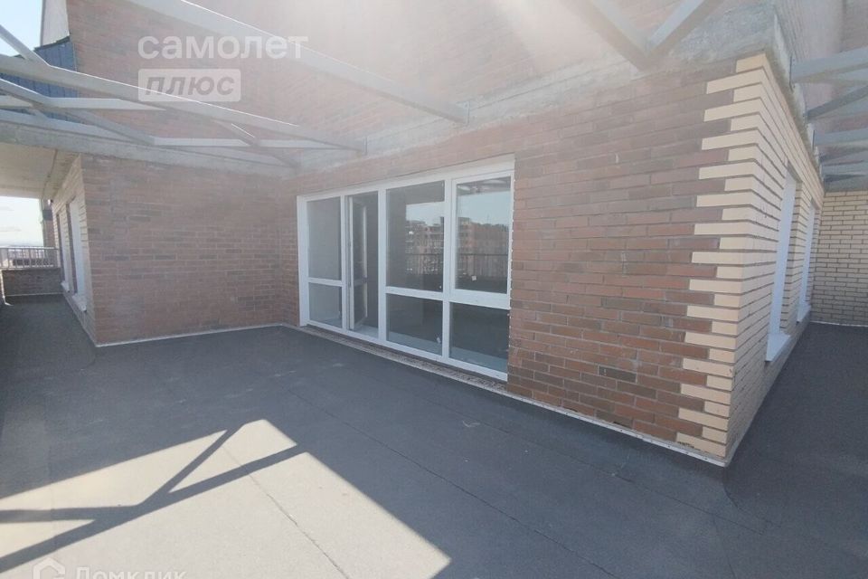 Продаётся 5-комнатная квартира, 241.6 м²