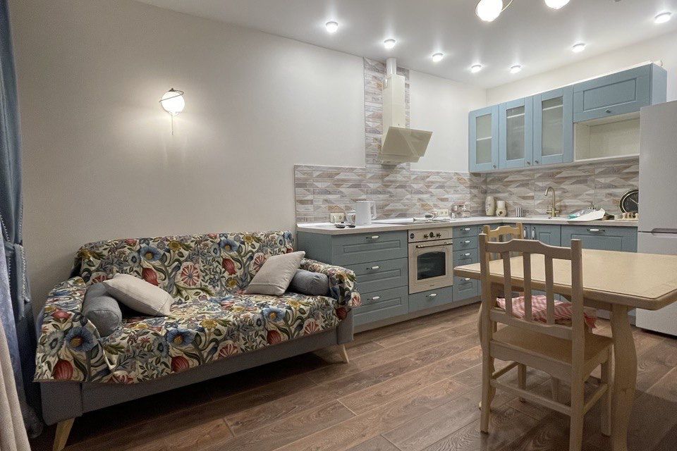 Сдаётся 2-комнатная квартира, 65 м²